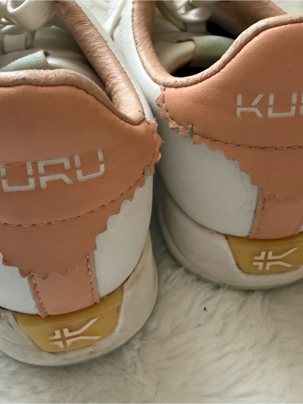 KURU ROAM Leather Sneakers with Blush Collar